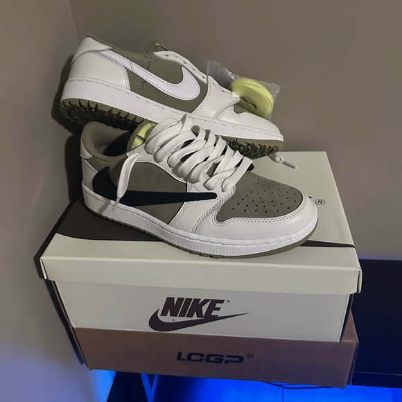 Travis Scott Jordan 1